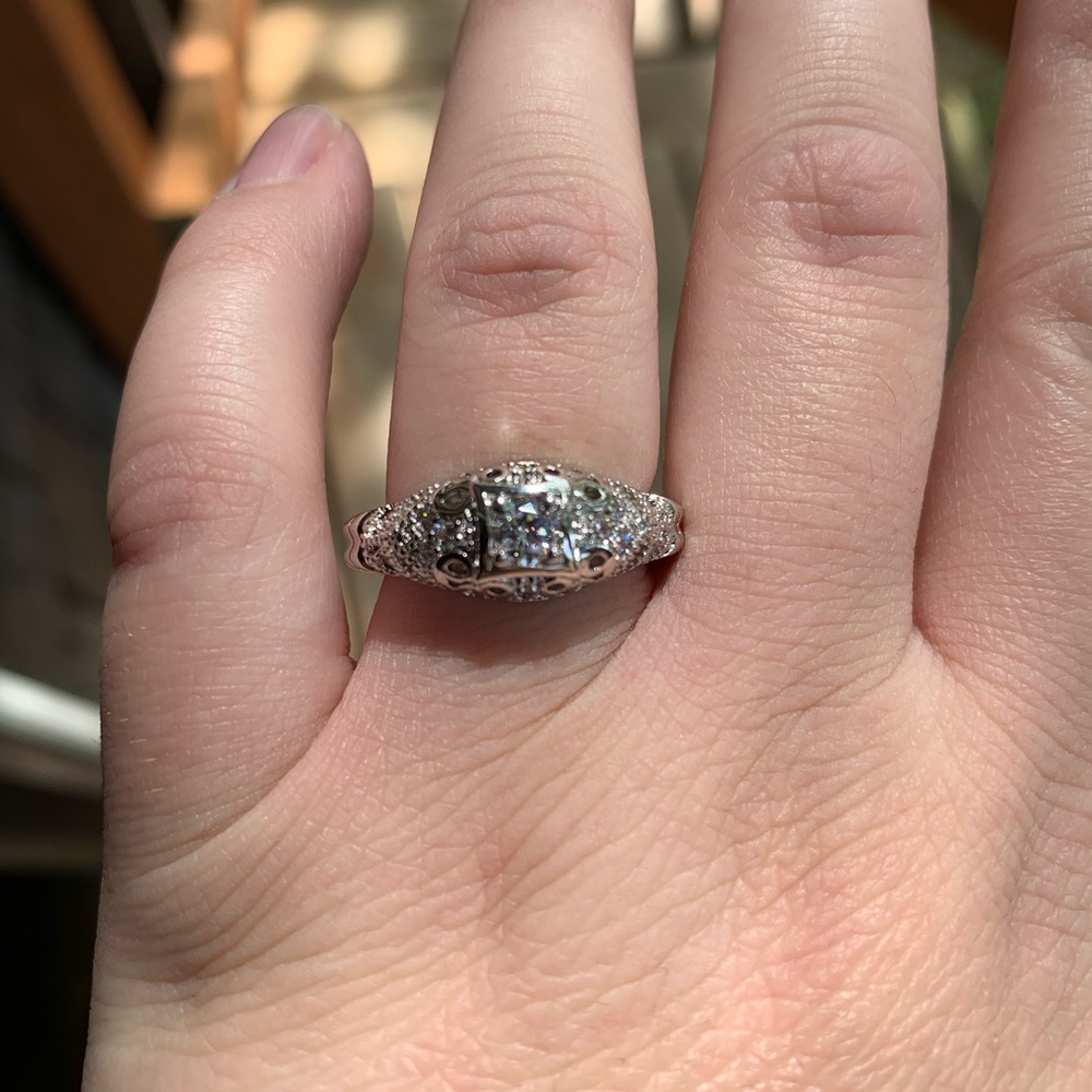 VINTAGE GONE RETRO CUBIC ZIRCONIA RING - Picture 5 of 7